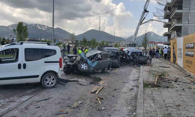 Erzurum’da beton mikseri dehşeti: Kontrolden çıkan araç, 8 aracı hurdaya çevirdi 1 erzurumda beton mikseri dehseti kontrolden cikan arac 8 araci hurdaya cevirdi lygK7sje