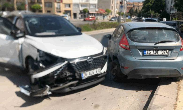 Eskişehir’de cip dehşeti: 3 araca çarptı, sürücü yaralandı 1 eskisehirde cip dehseti 3 araca carpti surucu yaralandi BvgclwC6