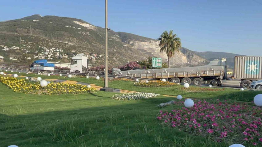 hatayda tirin dorsesi virajda cikti sans eseri yaralanan olmadi 0 MwHJv6FN