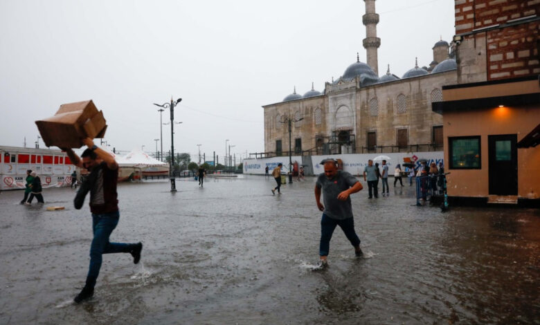 hava tersine donuyor ruzgar 50 kms saganak alarmi Yg145yvZ