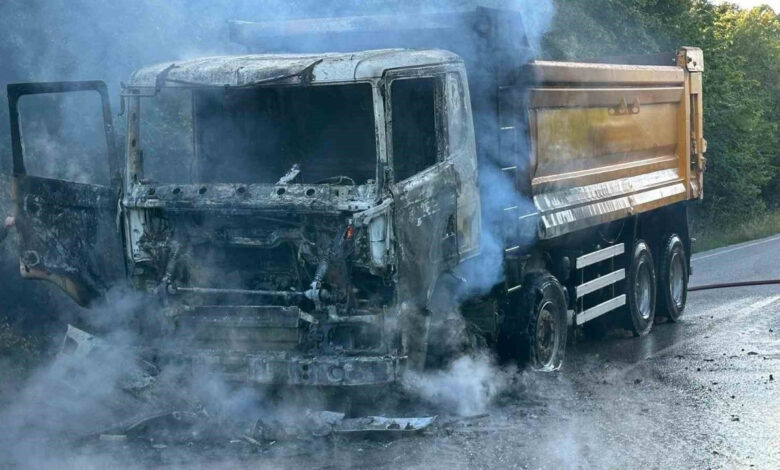 Kocaeli'de hafriyat kamyonu cayır cayır yandı: Araç küle döndü 1 kocaelide hafriyat kamyonu cayir cayir yandi arac kule dondu Fy7hLgxu