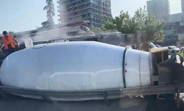 kucukcekmecede beton mikseri devrildi basin ekspres yolu felc jmSsdMYY