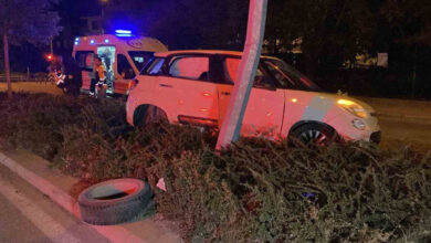 otomobille refuje dalan surucu arabayi ve yaralilari birakip kacti MJ9sznc8
