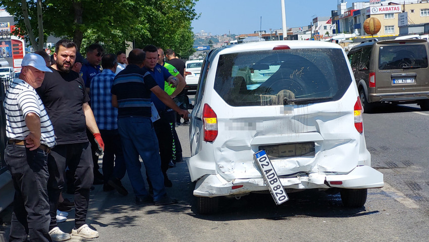 samsunda zincirleme kaza 4 arac carpisti 2 kadin yaralandi 0