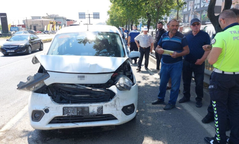 samsunda zincirleme kaza 4 arac carpisti 2 kadin yaralandi hLcxs7GX