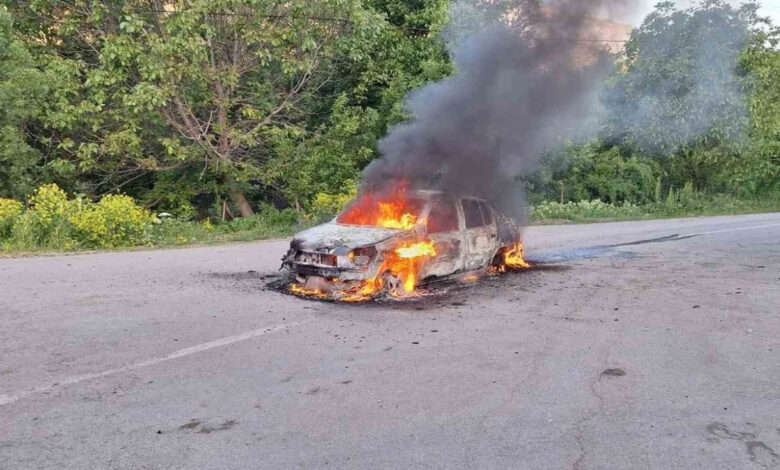 Seyir halindeki otomobil alevlere teslim oldu 1 seyir halindeki otomobil alevlere teslim oldu Dkel7Air