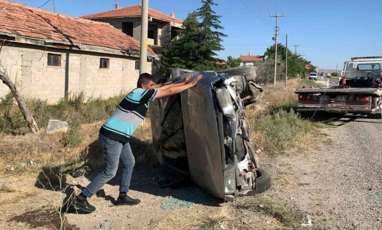 Sollama yapan otomobil takla attı, 21 yaşındaki sürücü yaralandı 1 sollama yapan otomobil takla atti 21 yasindaki surucu yaralandi DvnTmteJ