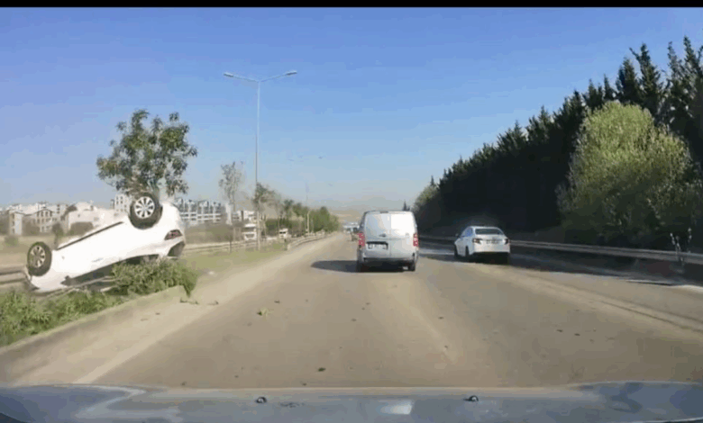 Ters dönerek duran otomobildeki çiftin burnu bile kanamadı 1 ters donerek duran otomobildeki ciftin burnu bile kanamadi UiIIXvNJ