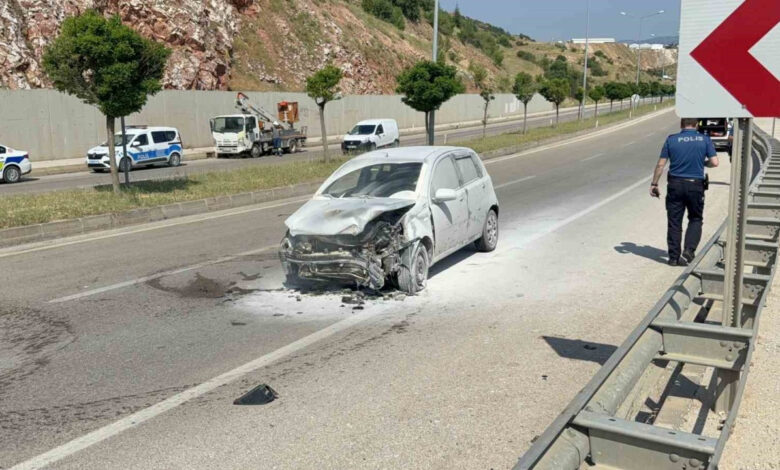 tokatta feci kaza arac elektrik diregine carpti 3 kisi yaralandi s2mUfqtO