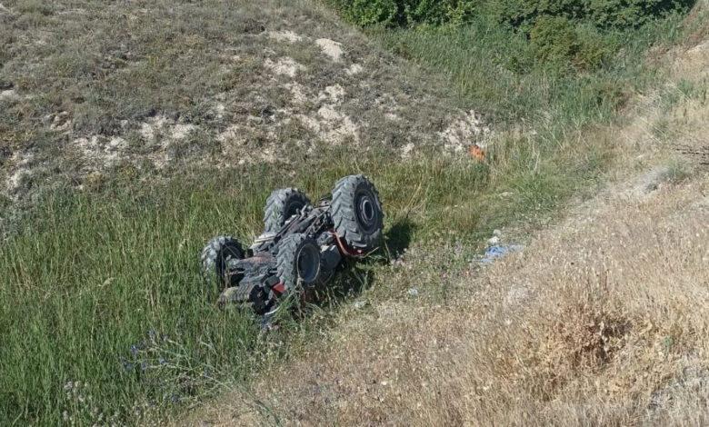 Traktör şarampole devrildi, 38 yaşındaki Hacı Garip Şener hayatını kaybetti 1 traktor sarampole devrildi 38 yasindaki haci garip sener hayatini kaybetti Uxhm7tHI