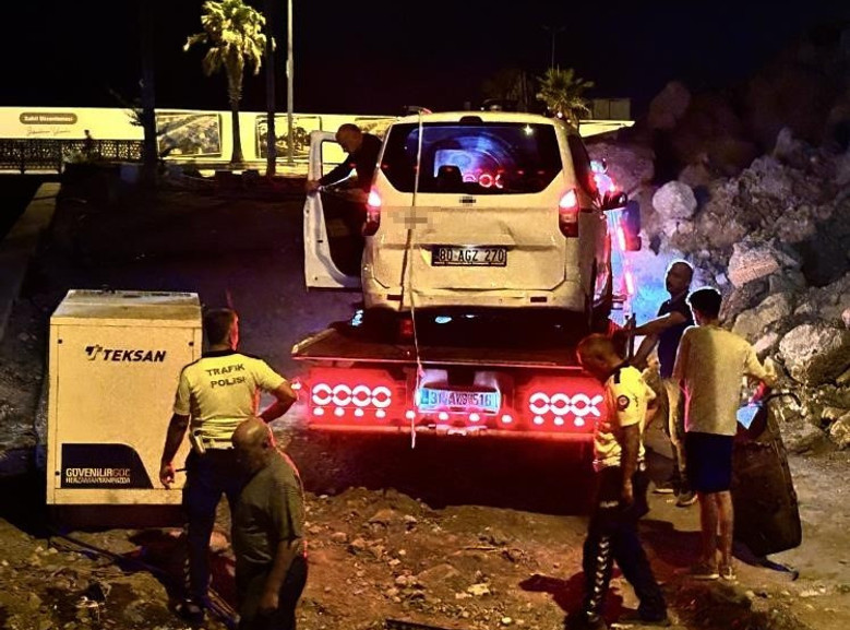 yol sandi enkaza uctu hatayda ayni bolgede ikinci arac kazasi 0 dgl73VLL