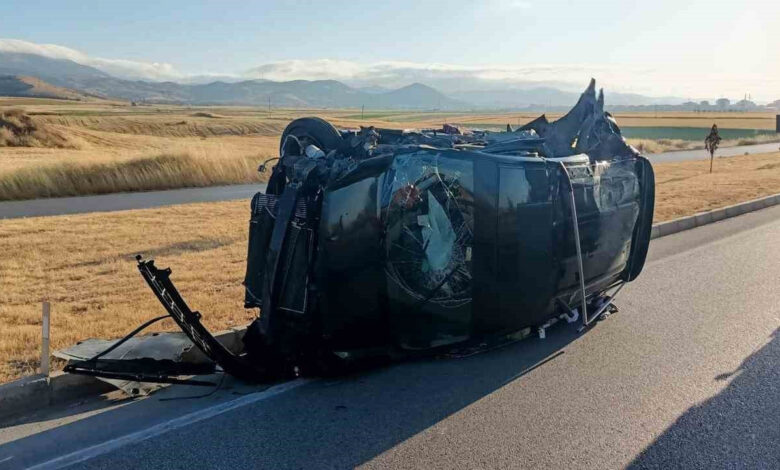 amasya merzifonda traktor ile hafif ticari arac carpisti 1 olu 4 yarali V4OcXqNQ