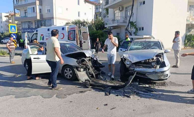 hasan ali yucel caddesinde feci carpisma araclar hurdaya dondu 3 yarali cKM6BDpS