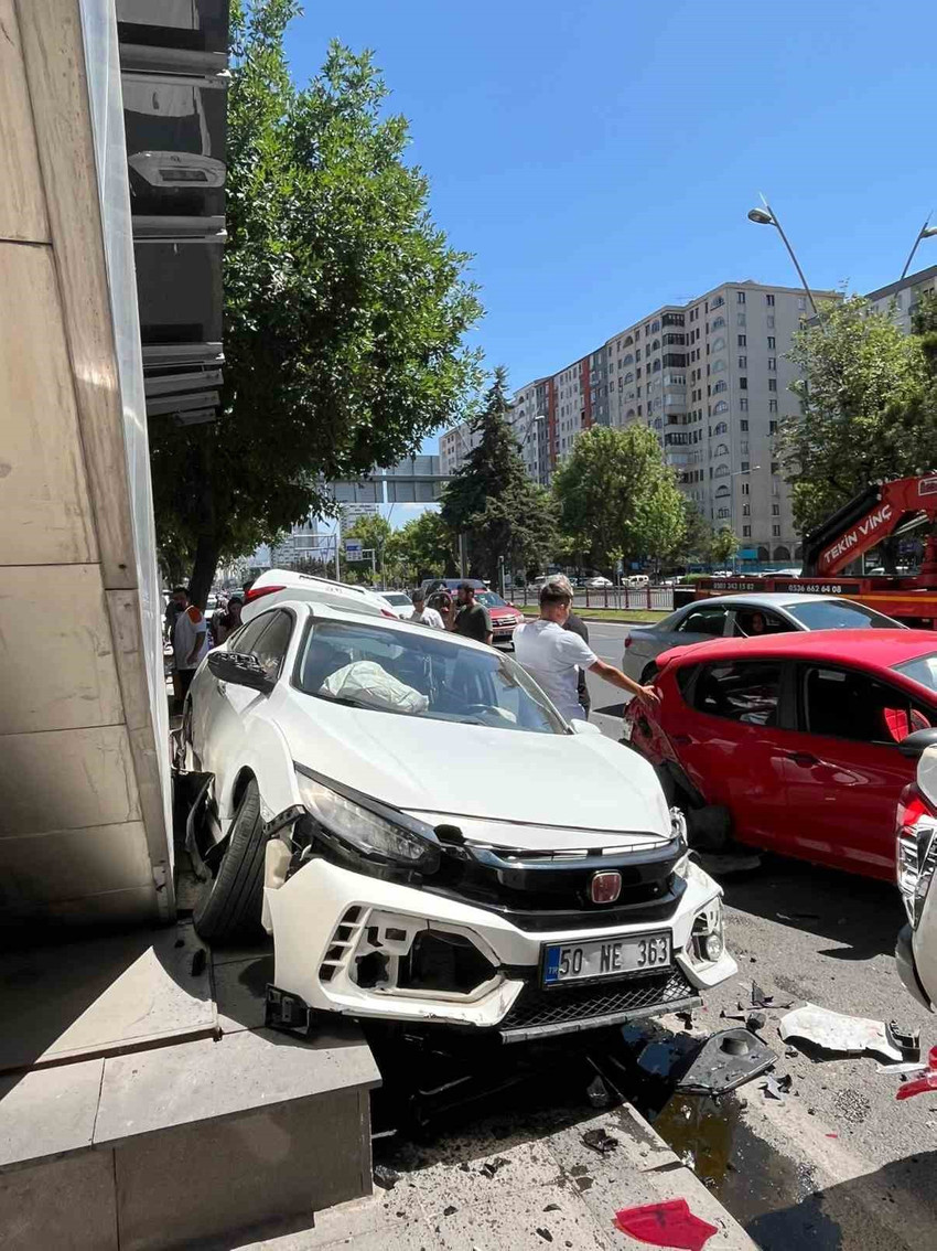 kayseri kocasinanda kaza araclar hurdaya dondu 1 yarali 0 SwaW9YVF
