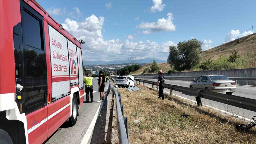 kopege carpmamak icin manevra yapan surucu bariyerlere girdi 0 sLiKSSry
