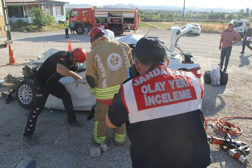 kulada kahreden kaza baba ve 3 cocugu hayatini kaybetti 0 Y471OV7i