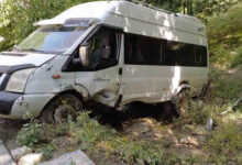 ot bicmeye gidiyorlardi minibus takla atti hakkaride 7 yarali NPOUMyX7