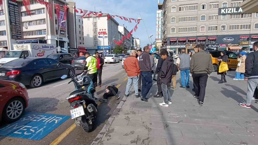 taksiye carpti yere dustu telefonu birakmadi 0 rmnmC85V